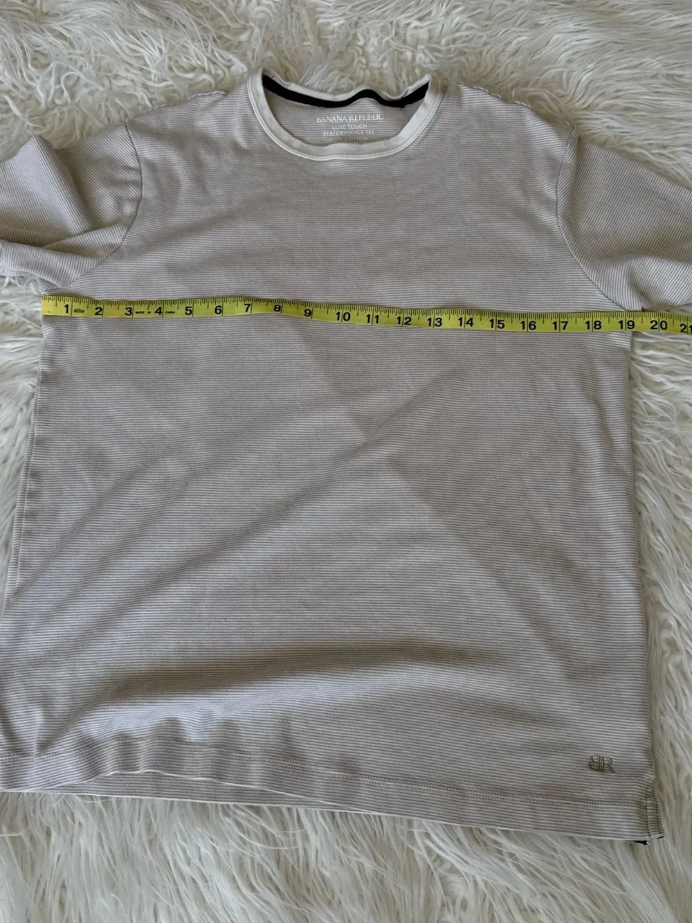 Banana Republic Cream Textured Crew Neck Tee